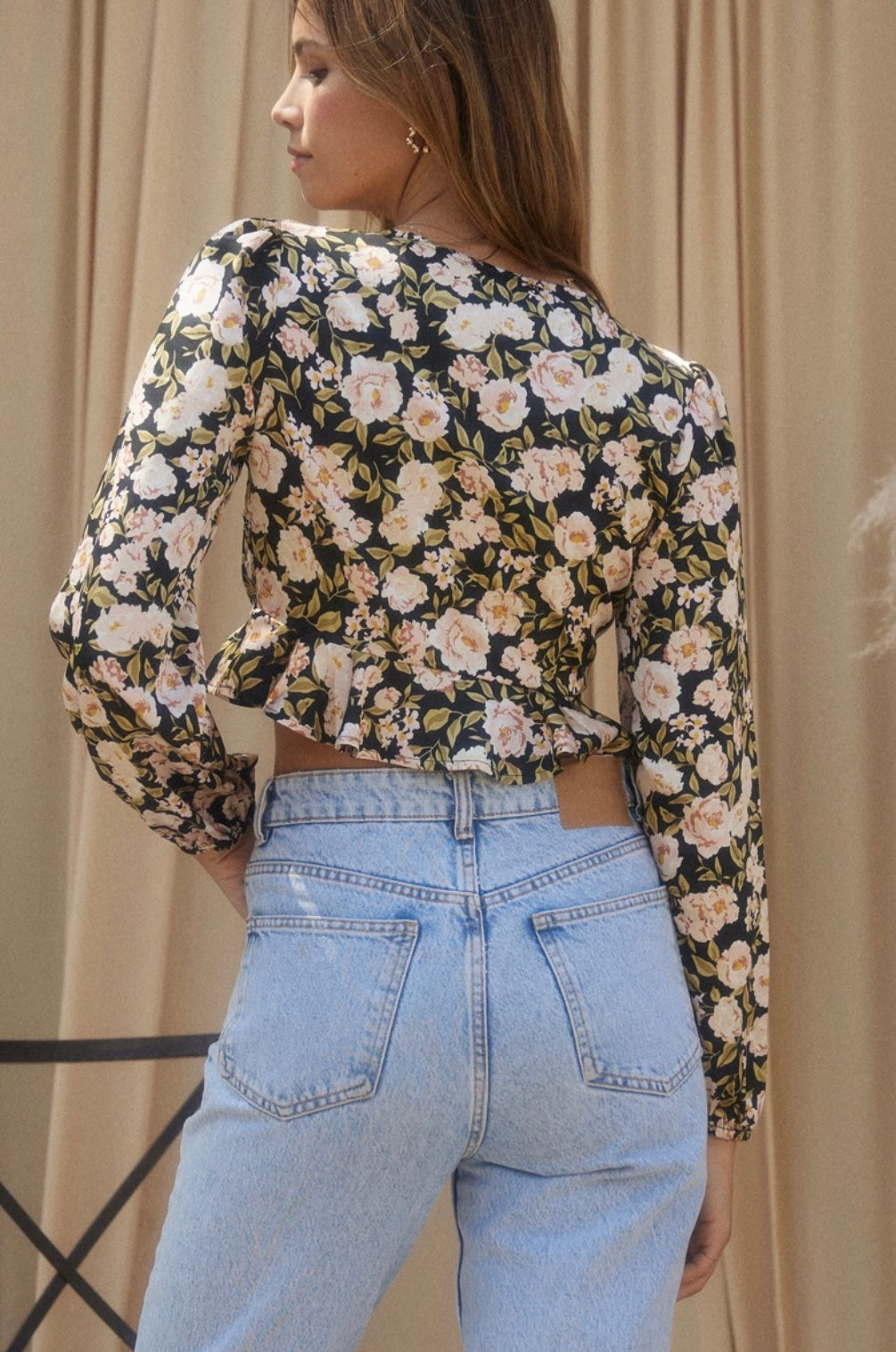 Ari Crop