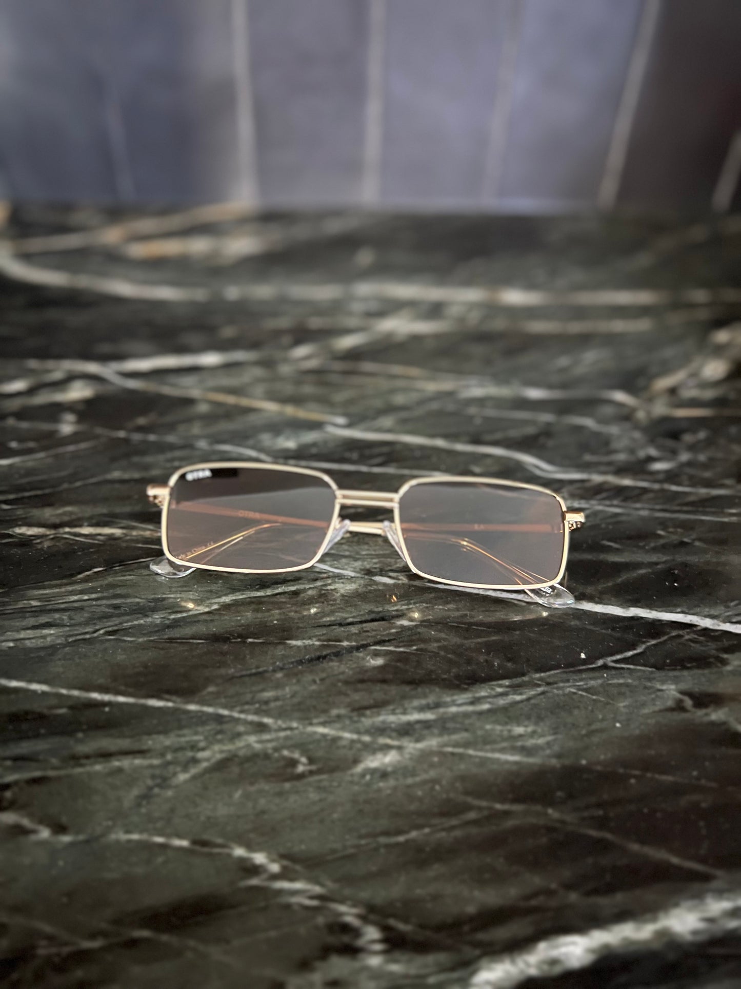 Lla/ gold brown