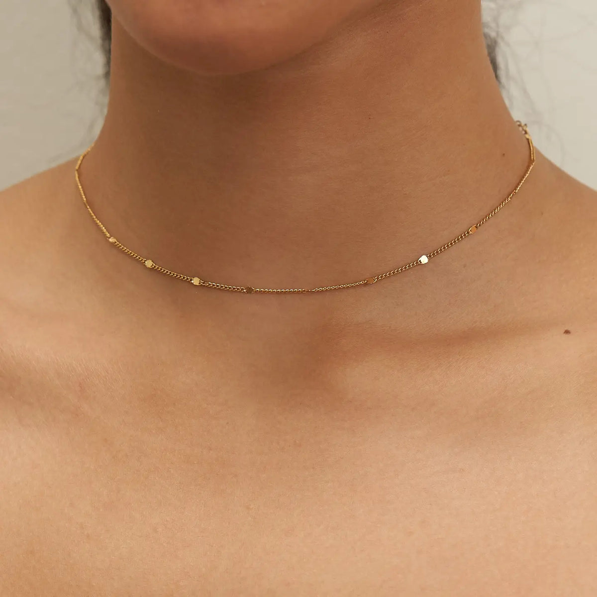 Reflective choker